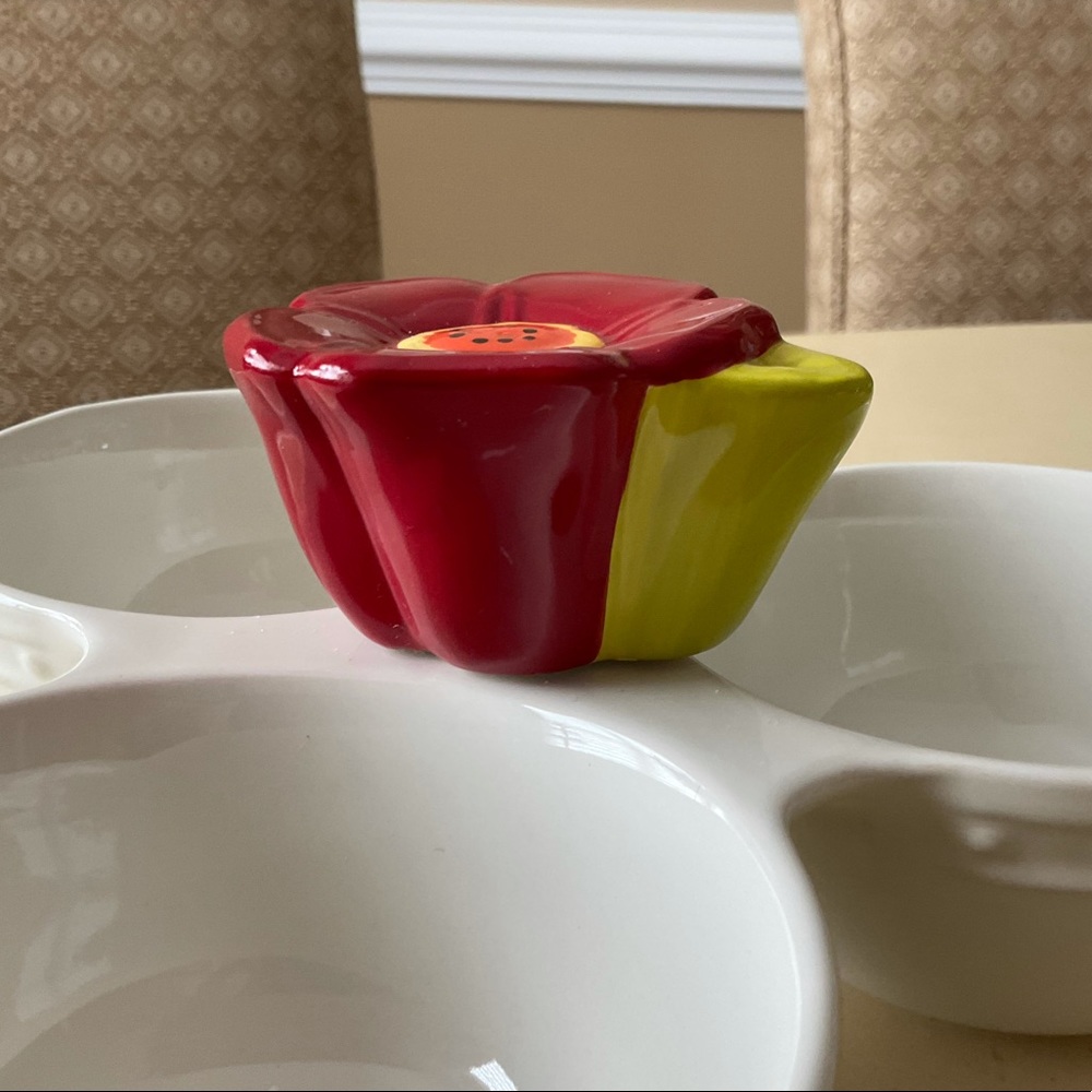 Ceramic Red Flower Platter Decor ๐บ - Picture 3 of 4
